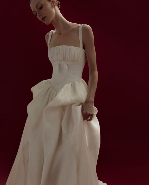 Bride in wedding dress - Wildbride (1)