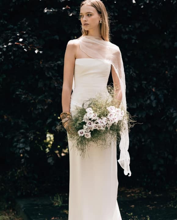 Bride in wedding dress - Wildbride (4)