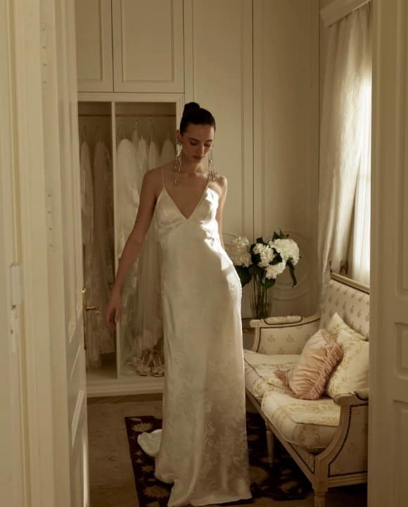 Bride in wedding dress - Wildbride (5)