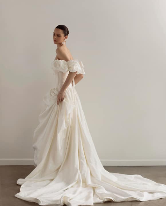 Bride in wedding dress - Wildbride (8)